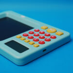 ΑΡΙΘΜΟΜΗΧΑΝΗ ΜΕ ΠΙΝΑΚΑ ΓΡΑΦΗΣ ΚΑΙ ΓΡΑΦΙΔΑ ΕΚΠΑΙΔΕΥΤΙΚΗ ΜΠΛΕ MXWB-01 Blue MAX LIFE - Image 3