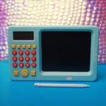 ΑΡΙΘΜΟΜΗΧΑΝΗ ΜΕ ΠΙΝΑΚΑ ΓΡΑΦΗΣ ΚΑΙ ΓΡΑΦΙΔΑ ΕΚΠΑΙΔΕΥΤΙΚΗ ΜΠΛΕ MXWB-01 Blue MAX LIFE - Image 2